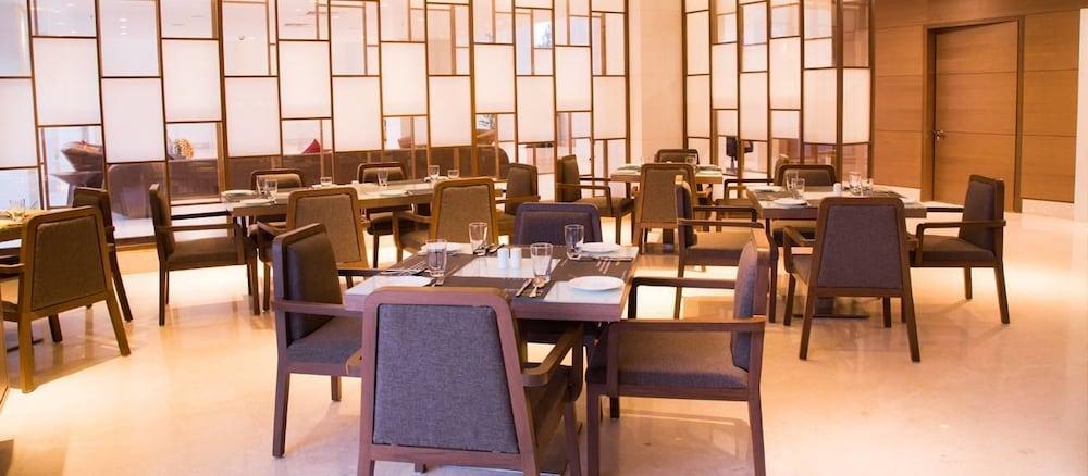Regenta Central Grand Exotica Pimpri-Chinchwad Экстерьер фото