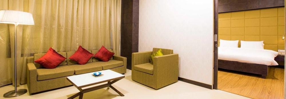 Regenta Central Grand Exotica Pimpri-Chinchwad Экстерьер фото