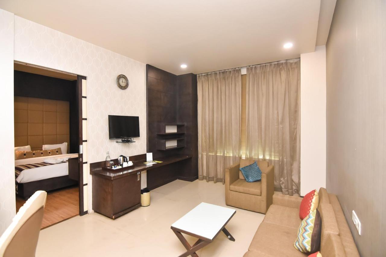 Regenta Central Grand Exotica Pimpri-Chinchwad Экстерьер фото