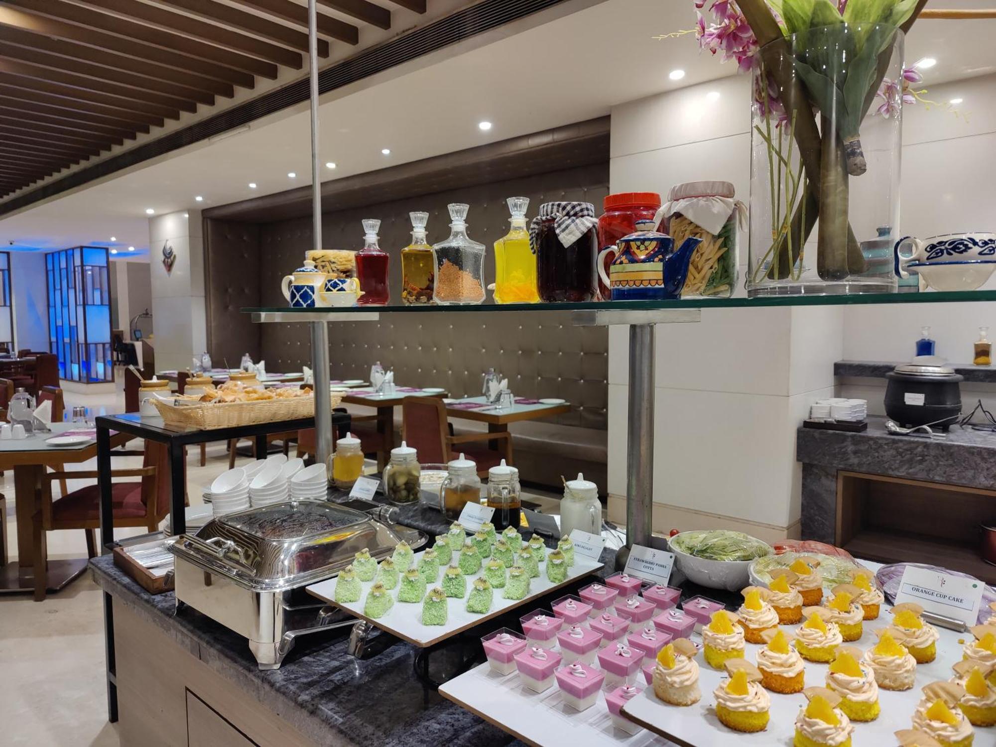 Regenta Central Grand Exotica Pimpri-Chinchwad Экстерьер фото