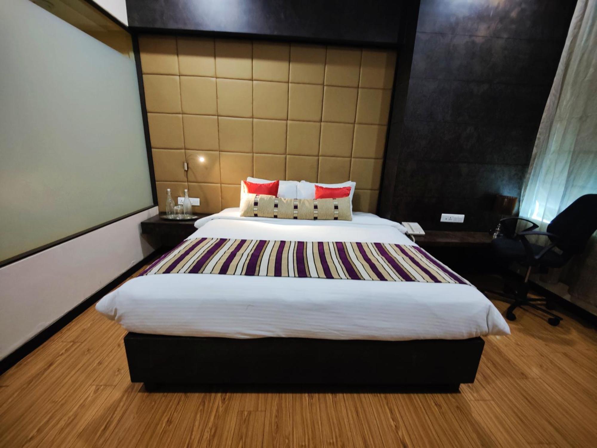 Regenta Central Grand Exotica Pimpri-Chinchwad Экстерьер фото