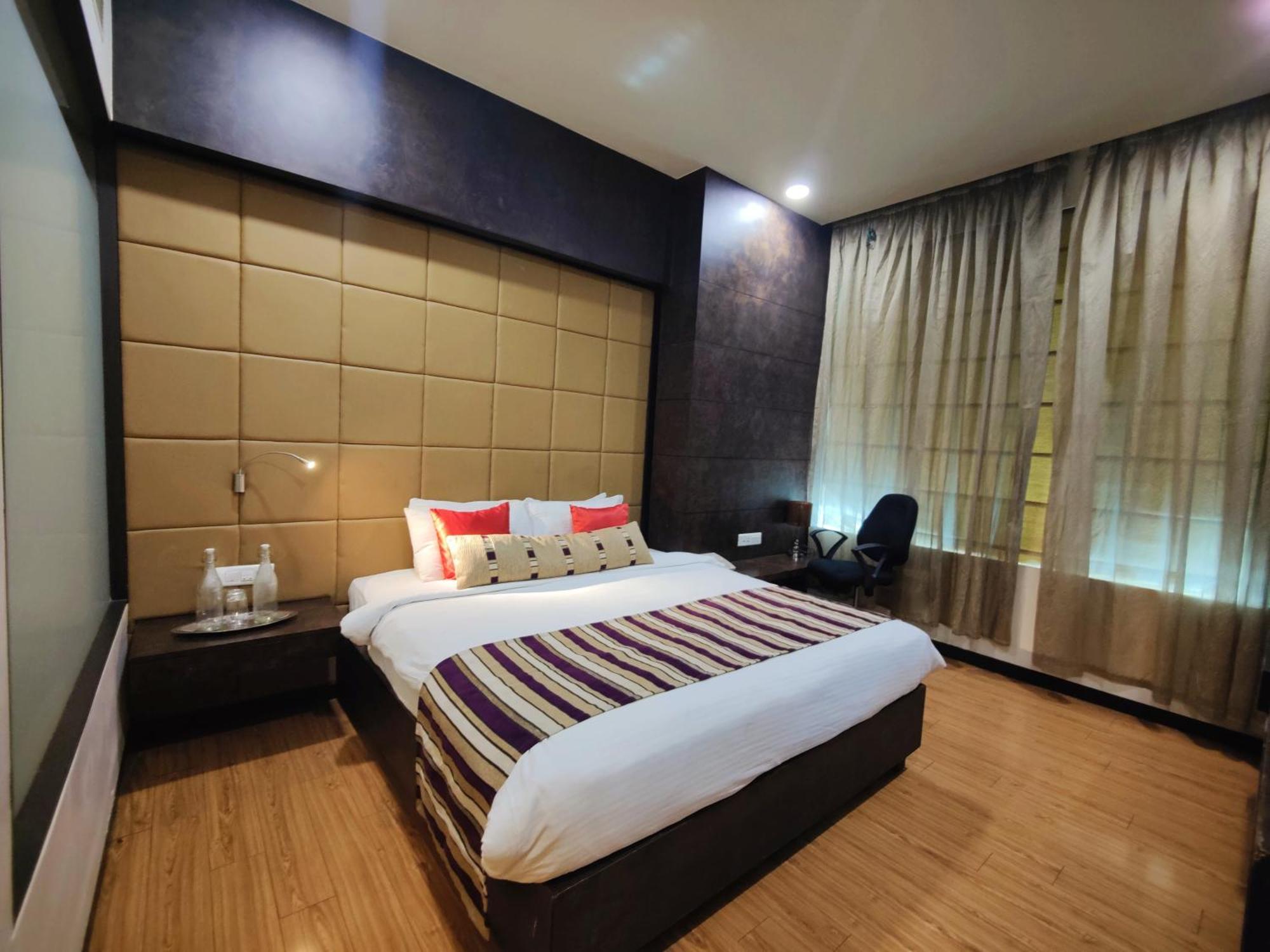 Regenta Central Grand Exotica Pimpri-Chinchwad Экстерьер фото