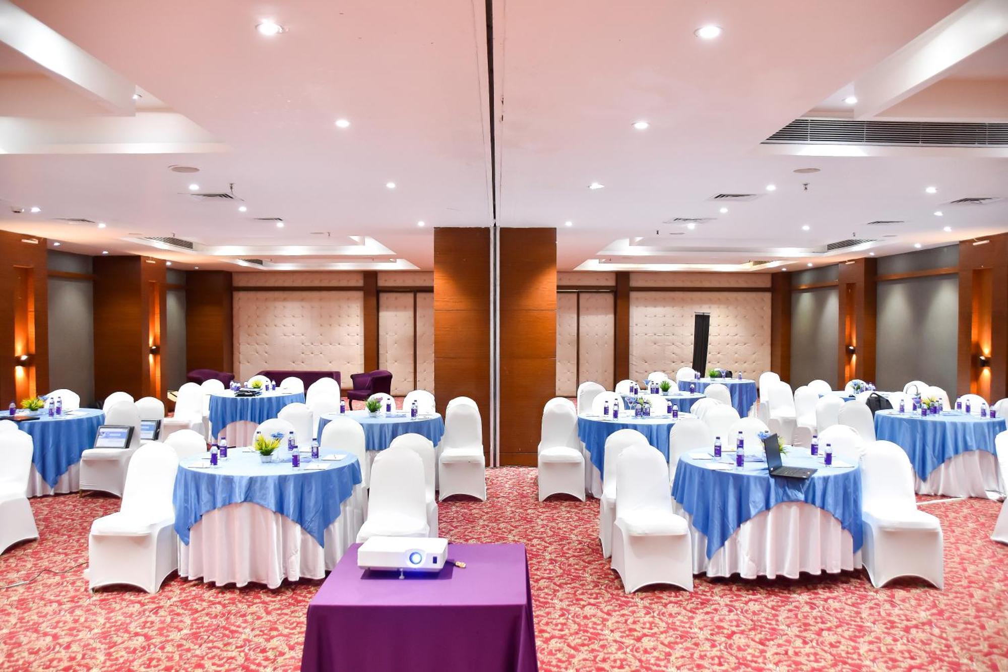 Regenta Central Grand Exotica Pimpri-Chinchwad Экстерьер фото