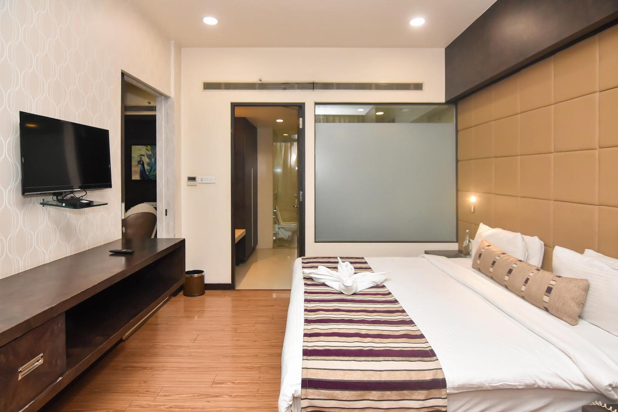 Regenta Central Grand Exotica Pimpri-Chinchwad Экстерьер фото