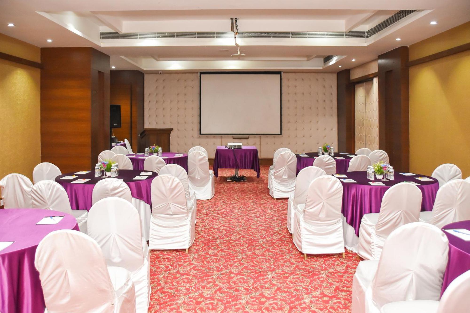 Regenta Central Grand Exotica Pimpri-Chinchwad Экстерьер фото